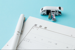 深刻化する介護施設の人手不足、その原因と解決策は？