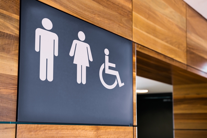 思いやりあるトイレ介助とは? 介護施設が考えるべきプライバシーへの配慮