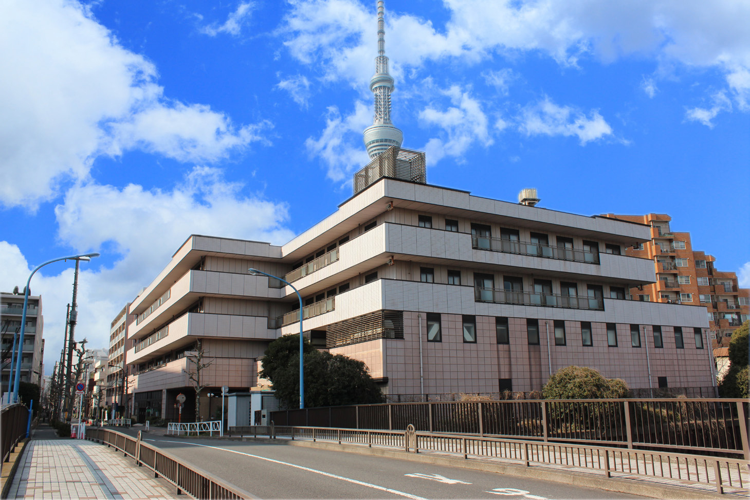導入事例集003 インカムの活用による「スタッフ間コミュニケーションの改善による業務改革」