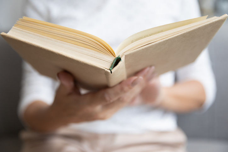 高齢者の脳トレにおすすめ 音読が効果を発揮! 口腔ケアにも有効