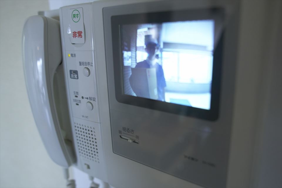 「高齢者の見守り方」が進化!IT技術を利用した便利なシステム