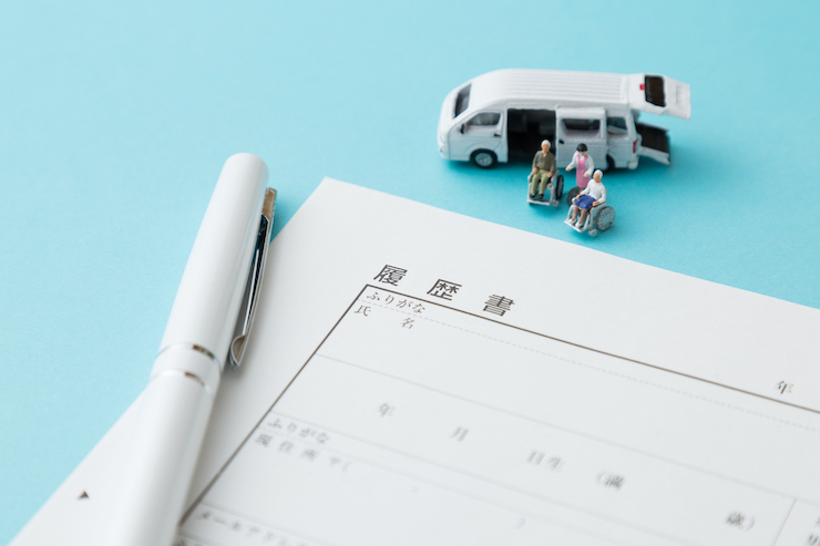 深刻化する介護施設の人手不足、その原因と解決策は?