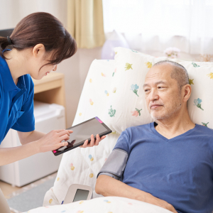 介護現場に潜む事故のリスクとヒヤリハット 次世代型ナースコールで早期発見、早期対応を