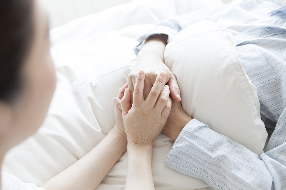 理解と導入がすすむ介護の看取りケアとは?