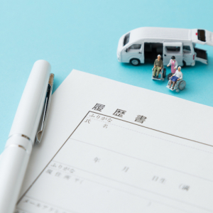 深刻化する介護施設の人手不足、その原因と解決策は？